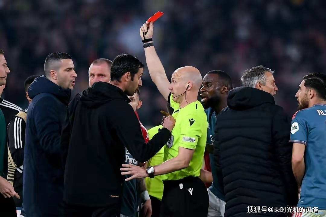 星空体育入口 -窗口期费耶诺德备战意大利杯，防线松动细节曝光，更衣室稳定，更衣室氛围转暖的简单介绍