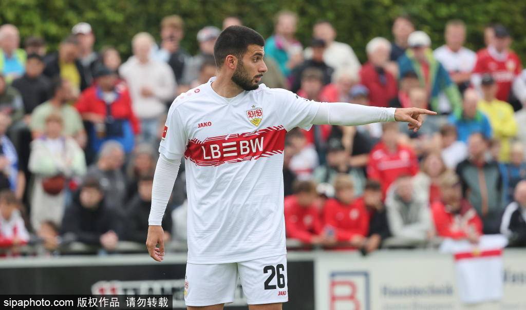 转折点斯图加特豪取连胜，西甲转会期攻防权衡，气氛紧张，医务组通报恢复的简单介绍